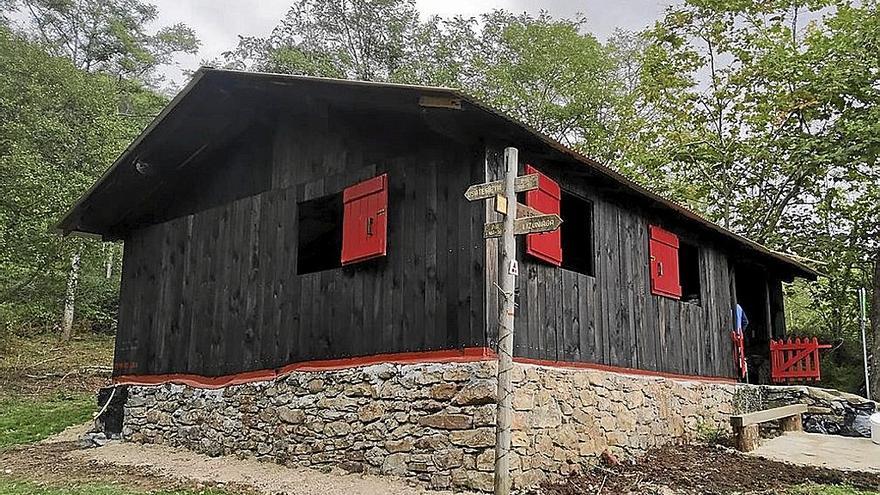 La venta ha recuperado su antiguo esplendor con sus paredes de madera negra. | FOTO: CEDIDA