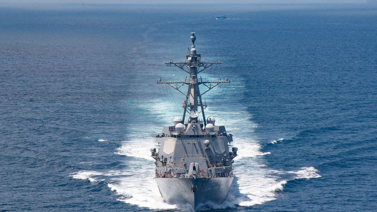 Un buque de guerra de la Marina de Estados Unidos, en el estrecho de Taiwán