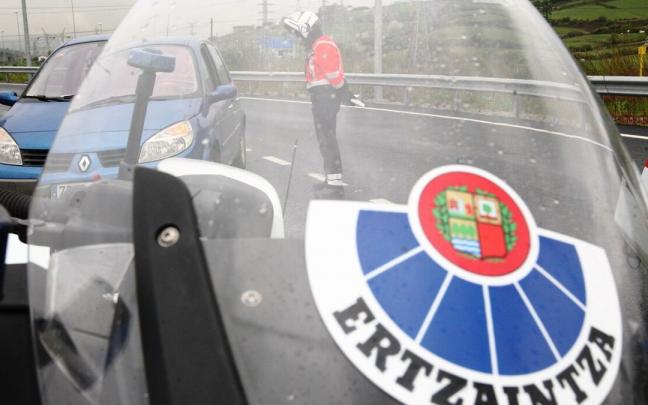 Control de la Ertzaintza en carretera, ajeno a esta información