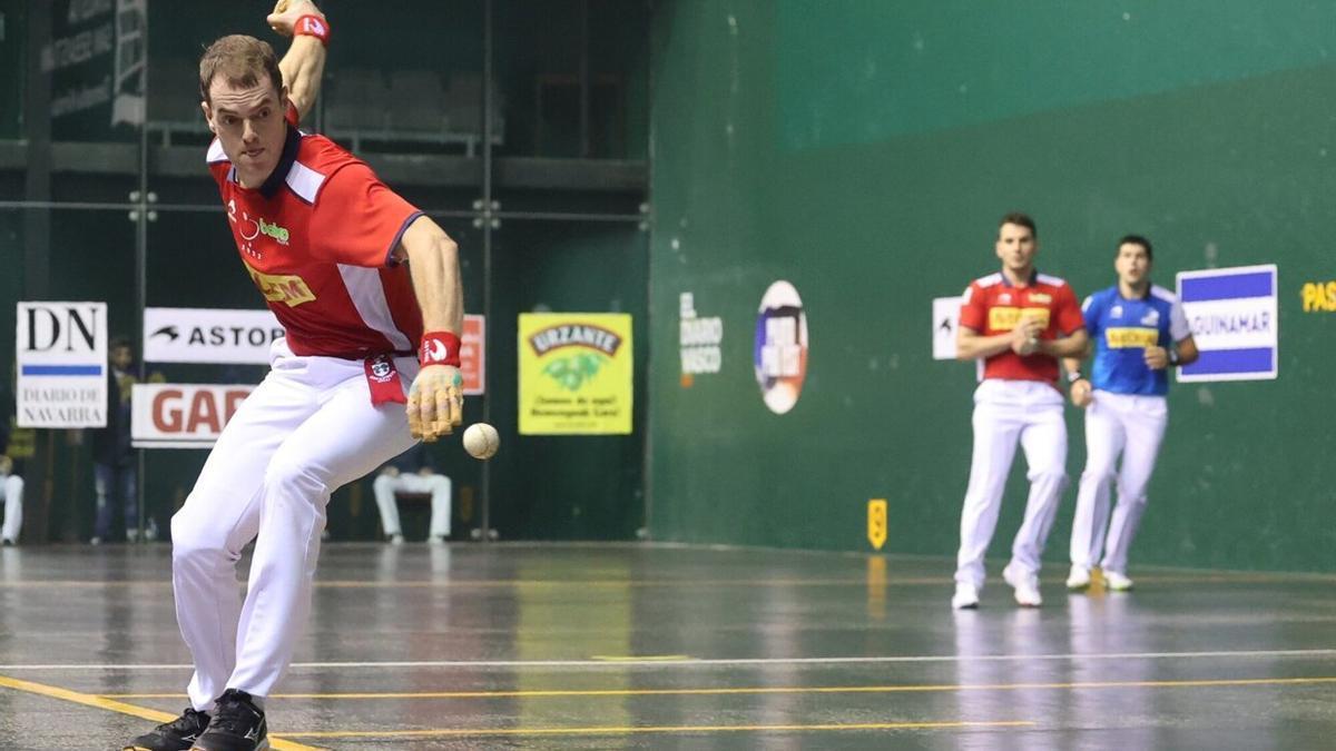 Unai Laso, durante el partido contra Altuna III y Tolosa en el Atano III de Donostia.