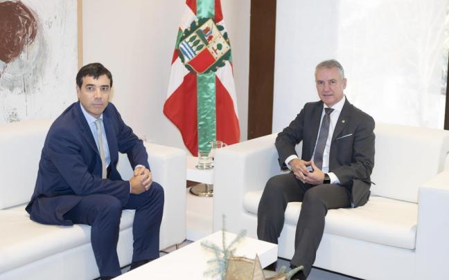 El lehendakari ha recibido al presidente de Kutxabank, Anton Arriola. El lehendakari ha recibido al presidente de Kutxabank, Anton Arriola.