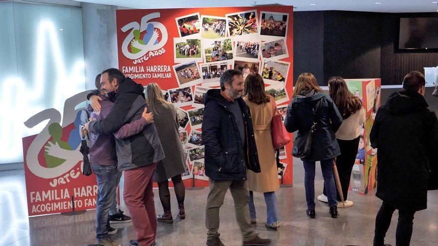 Más de 2.000 menores han podido construir su historia de vida acogidos en familias de Bizkaia en los últimos 25 años