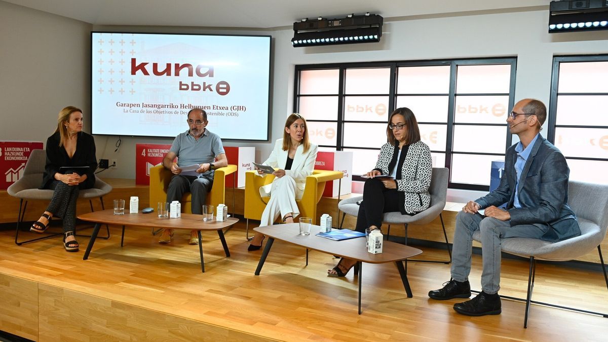 Presentación de los proyectos en la sala del BBK Kuna.