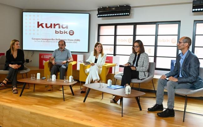 Presentación de los proyectos en la sala del BBK Kuna. Presentación de los proyectos en la sala del BBK Kuna.