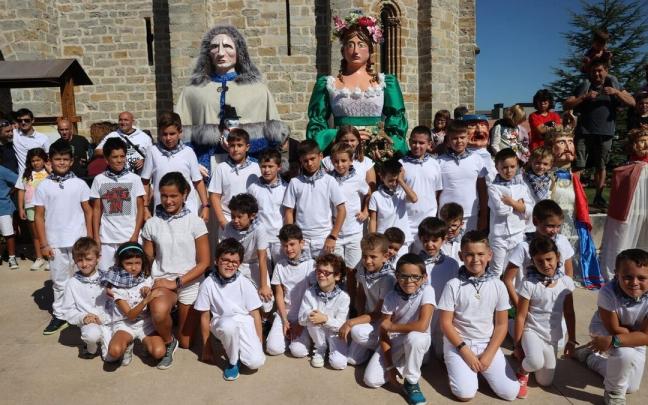 Presentacion de dos gigantes nuevos y la recién creada comparsa txiki de Sarriguren. Presentacion de dos gigantes nuevos y la recién creada comparsa txiki de Sarriguren.