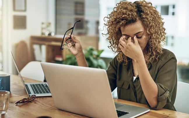 Miles de trabajadores sufren el s&iacute;ndrome del quemado.