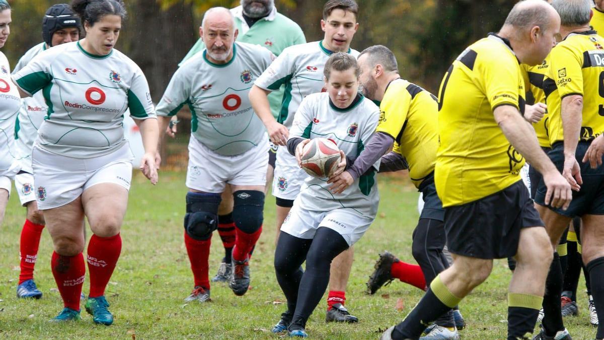 En la imagen, un momento del partido. Foto: Ibon-Prensa Gaztedi