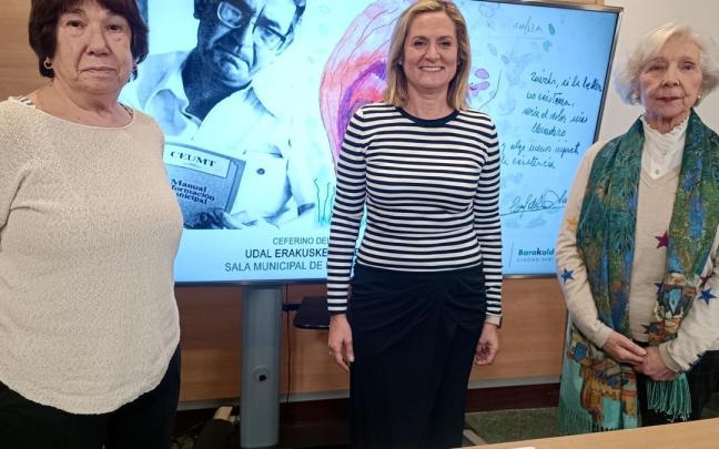 Amaia del Campo, con Maite Martín y Rakel del Olmo.