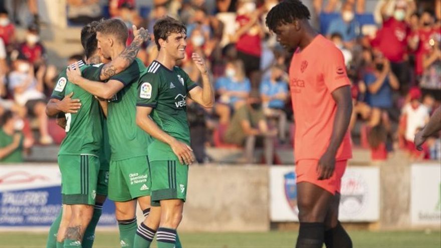 Los jugadores de Osasuna celebran un gol ante el Huesca en pretemporada