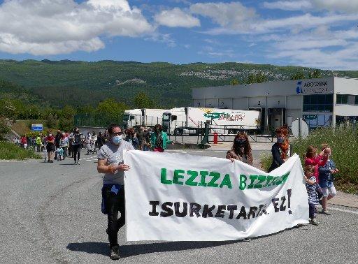 La manifestación finalizó frente a Agotzaina, la empresa a la que se reclama que adopte medidas.