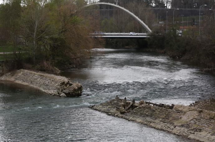 Imagen captada en marzo de este año en la presa de Santa Engracia, rota parcialmente desde 2018.