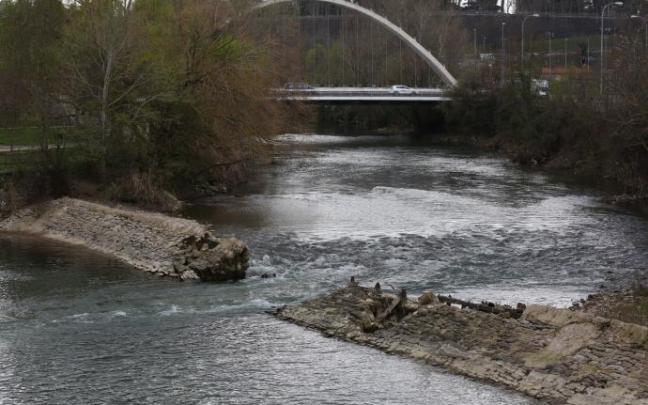 Imagen captada en marzo de este año en la presa de Santa Engracia, rota parcialmente desde 2018.