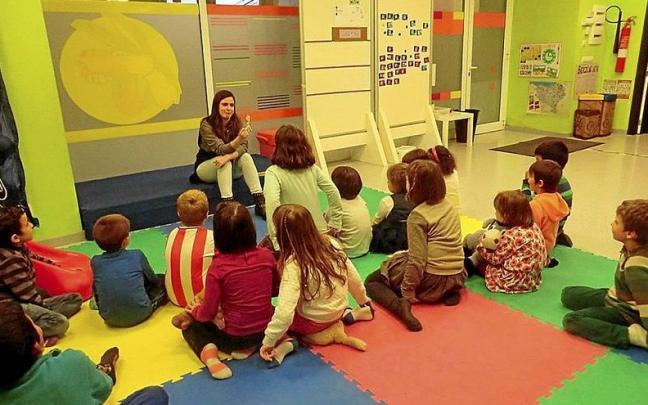 Niños y niñas beasaindarras participan en las actividades de la ludoteca de la localidad . | FOTO: N.G.