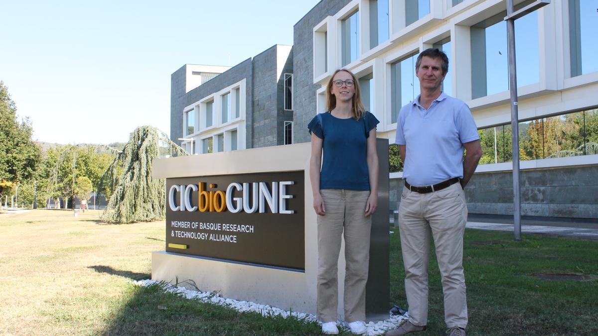 Los investigadores Elisabeth Rackles y JuanMa Falcón