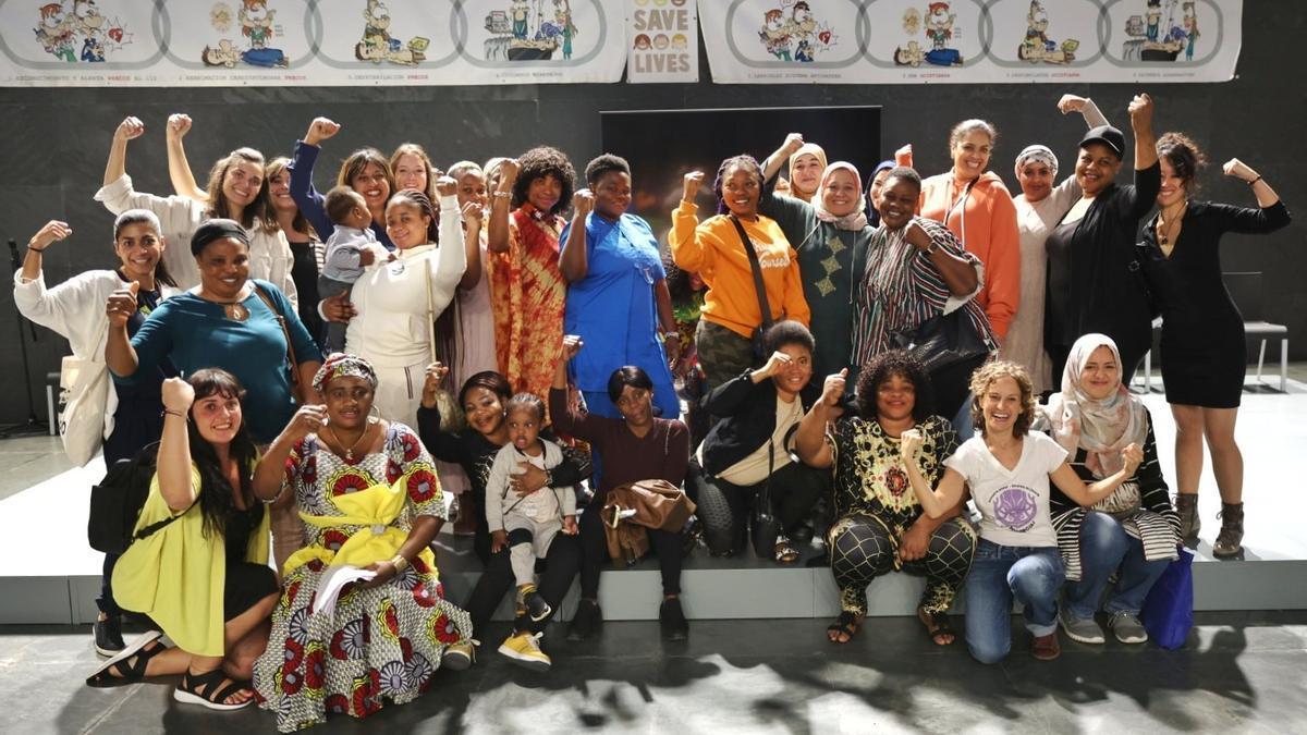 Las Poderosas se muestran orgullosas y satisfechas tras su actuación en el Parlamento de Navarra.