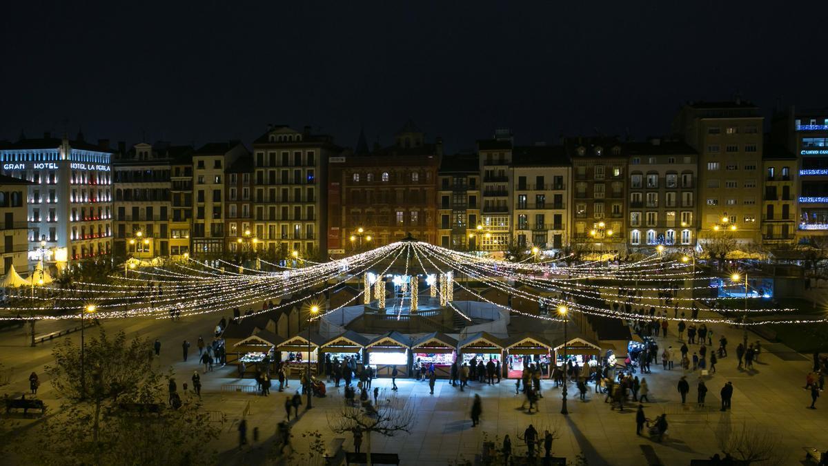 Alumbrado navideño en la Plaza del Castillo.