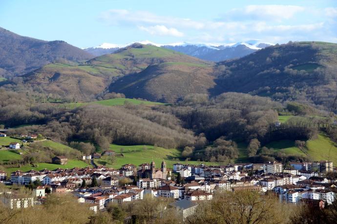 Una vista general de Elizondo, el pueblo que dicen "junto a la iglesia".