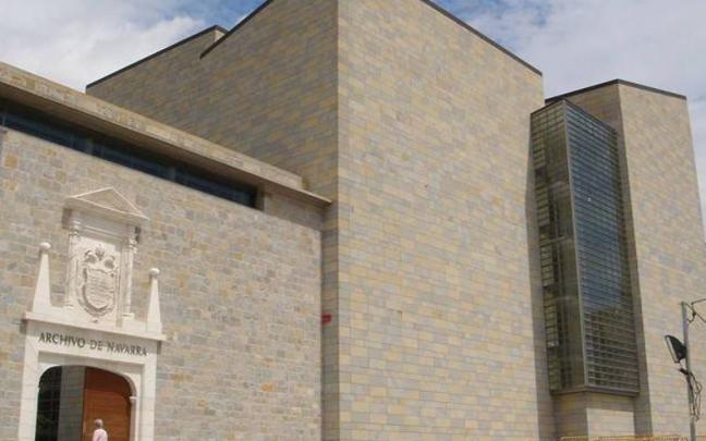 Entrada del Archivo de Navarra.