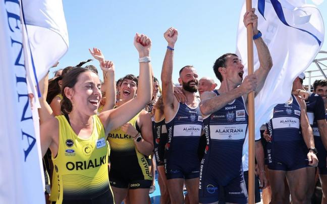 Entrega de la bandera de La Concha a Urdaibai en &eacute;l ciudad Donostia-San Sebasti&aacute;n.