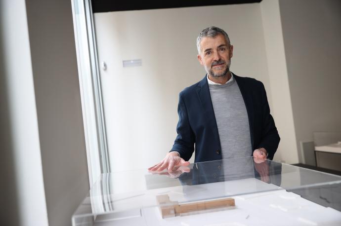 El arquitecto Fernando Oiza, en su estudio.