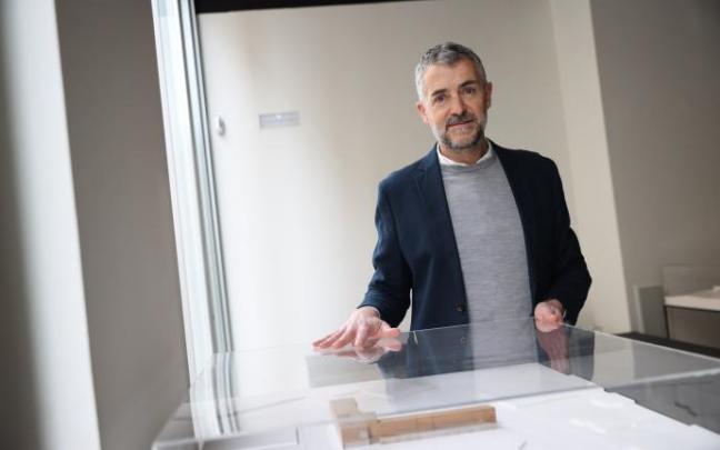 El arquitecto Fernando Oiza, en su estudio.