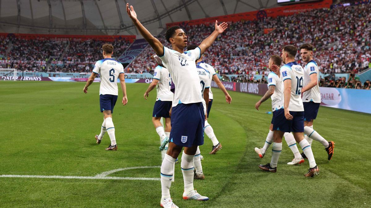 Jude Bellingham celebra el primer gol de la selección inglesa en el Mundial.