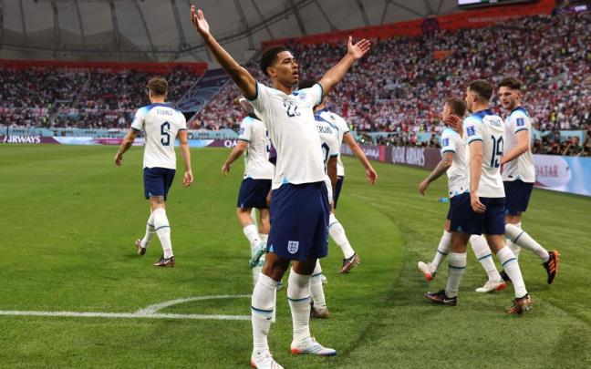 Jude Bellingham celebra el primer gol de la selección inglesa en el Mundial.