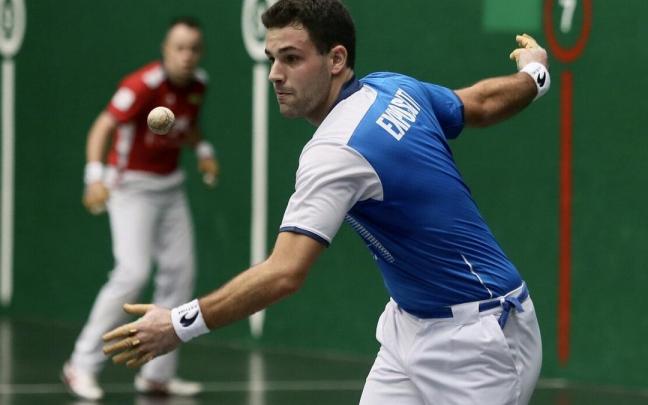 Hodei Exp&oacute;sito, en su debut como pelotari profesional, en el Beotibar de Tolosa