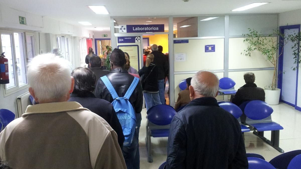 Pacientes en un ambulatorio.