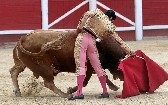 Francisco Javier Expósito cuajó una gran faena entonada por una complice solanera y la Banda Municipal con un enorme ‘Puerta Grade’, la que obtuvo merecidamente el torero. Francisco Javier Expósito cuajó una gran faena entonada por una complice solanera y la Banda Municipal con un enorme ‘Puerta Grade’, la que obtuvo merecidamente el torero.