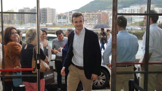 Jon Uriarte entra al Silo de Olabeaga en el evento de cierre de la campaña electoral que le ha llevado a la presidencia. Jon Uriarte entra al Silo de Olabeaga en el evento de cierre de la campaña electoral que le ha llevado a la presidencia.