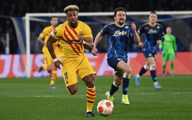 Adama Traoré, frente al Nápoles.