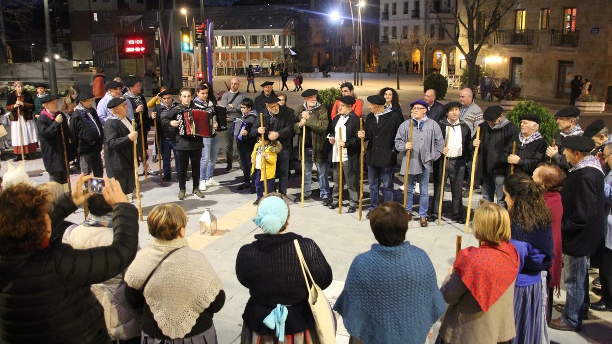 Los cánticos por Santa Águeda volverán a resonar este fin de semana en las calles de Mungia.