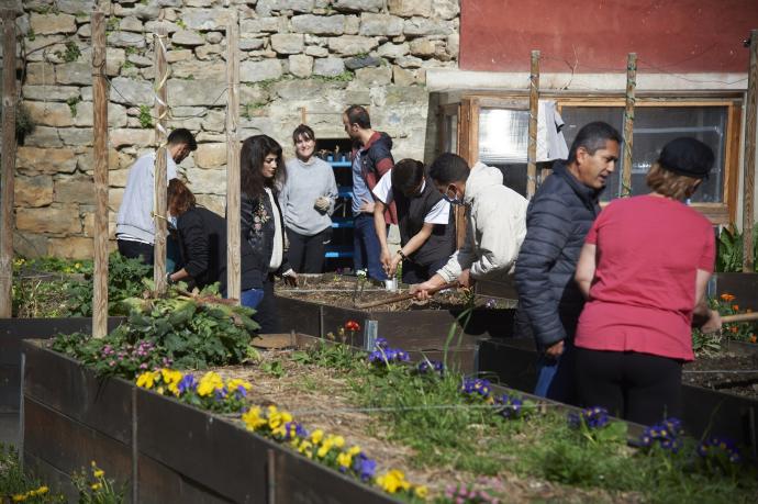 El huerto comunitario Piparrika organiza un auzolan para dar la bienvenida a la primavera y poner cultivos nuevos.