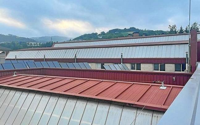 Cubierta del polideportivo Olaizaga de Elgoibar. | FOTO: N.G. Cubierta del polideportivo Olaizaga de Elgoibar. | FOTO: N.G.