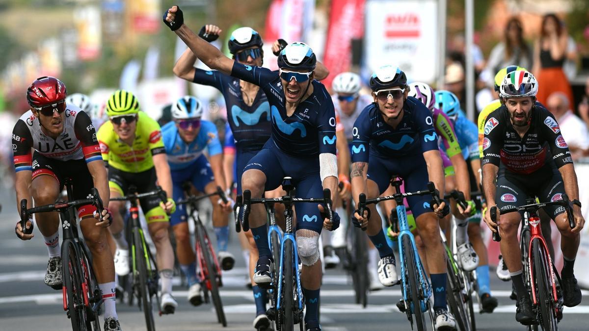 Alex Aranburu festeja su victoria de etapa en el Tour de Limousin, en verano de 2022.