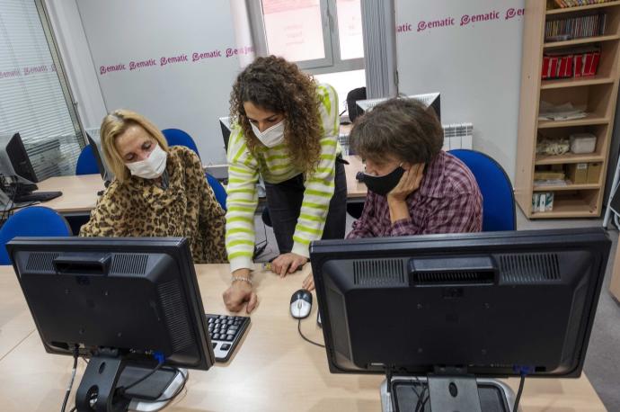 Las instalaciones de Compañía cuentan con una sala de formación y otra de uso libre.