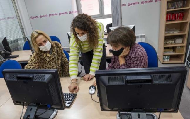 Las instalaciones de Compañía cuentan con una sala de formación y otra de uso libre.