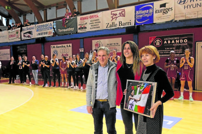 Naiara Díez estuvo acompañada por sus padres y toda la familia del Lointek Gernika