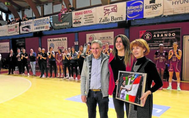 Naiara Díez estuvo acompañada por sus padres y toda la familia del Lointek Gernika