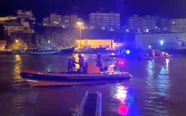 Una embarcaci&oacute;n de la Cruz Roja ha encontrado el cad&aacute;ver
