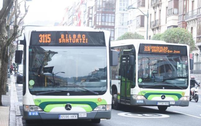 Dos unidades de Bizkaibus circulan por Bilbao Dos unidades de Bizkaibus circulan por Bilbao