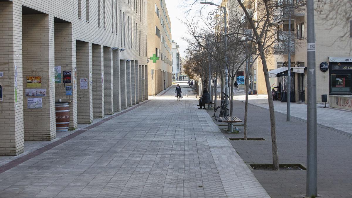 Vista de la calle peatonal Bardenas Reales, en Sarriguren.