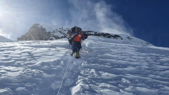 Alex Txikon corona el Manaslu Alex Txikon corona el Manaslu