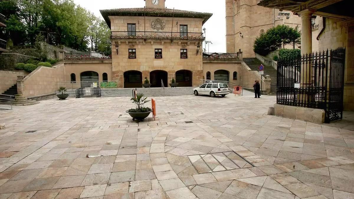 Plaza del Santo Cristo de Lezo, presidida por la casa consistorial