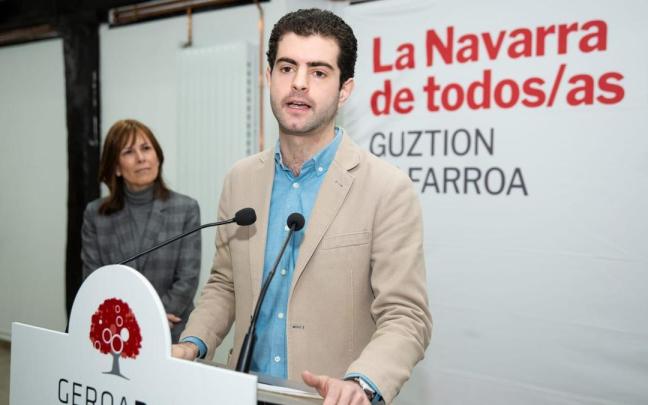 Javier Ollo Martínez, acompañado por Uxue Barkos en la presentación de su candidatura a la Alcaldía de Altsasu por Geroa Bai. Javier Ollo Martínez, acompañado por Uxue Barkos en la presentación de su candidatura a la Alcaldía de Altsasu por Geroa Bai.