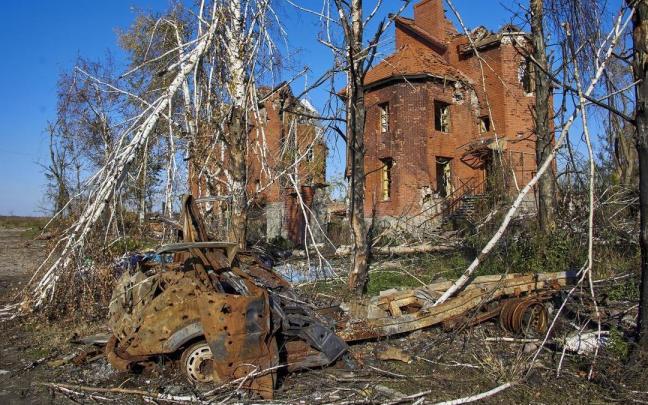 Estado en el que ha quedado la ciudad de Lyptsi tras ser recuperada por Ucrania.