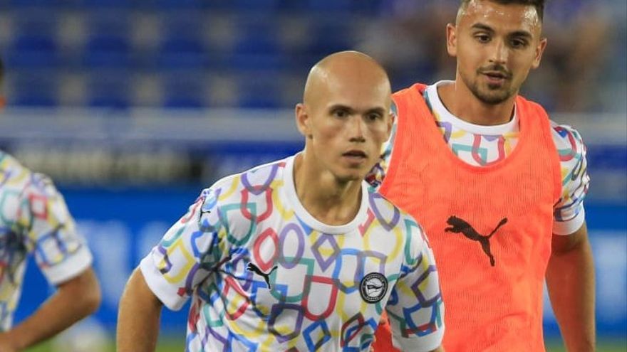 Jon Guridi y Sedlar, durante el calentamiento del partido ante el Mirandés