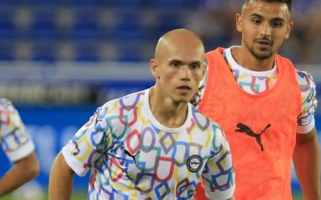 Jon Guridi y Sedlar, durante el calentamiento del partido ante el Mirandés Jon Guridi y Sedlar, durante el calentamiento del partido ante el Mirandés