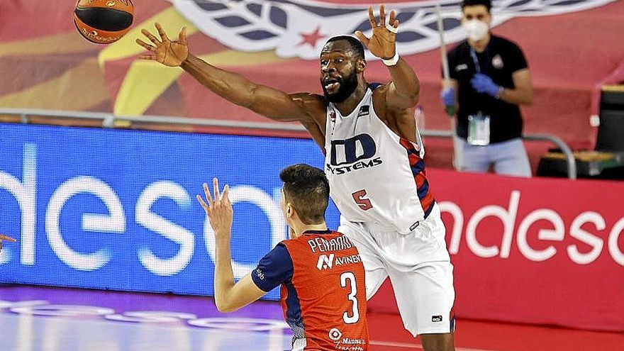 Bourousis, Poirier, Eric, Jekiri y Nnoko son los últimos ‘cinco’ que ha tenido el Baskonia en su plantilla.